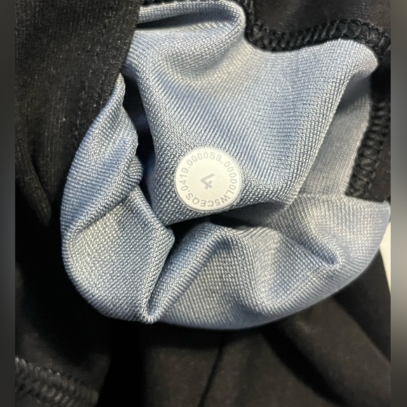 Lululemon Mapped Out High-Rise Tight Size 4 28" - Picture 9 of 9